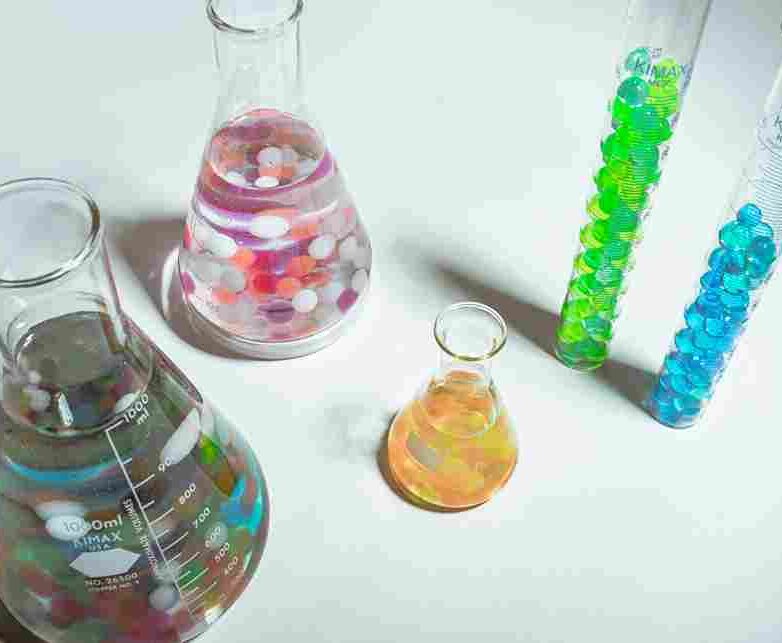 The Art of Small Bets: Using Mini-Experiments to Validate Big Ideas