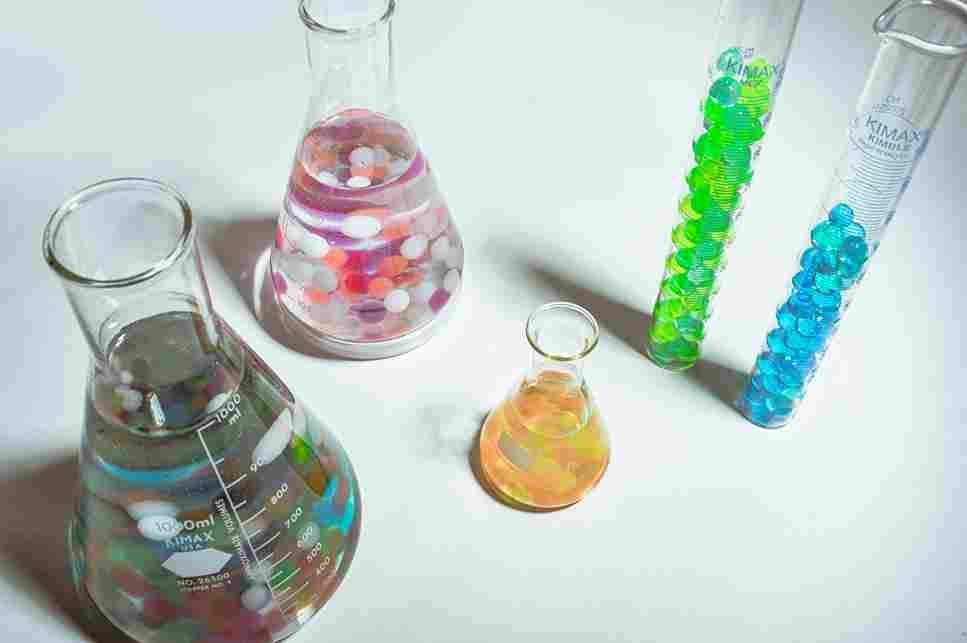 The Art of Small Bets: Using Mini-Experiments to Validate Big Ideas